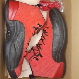 Size 11 1/2 Mens Shoe: Jordan 12 Reverse Flu Game